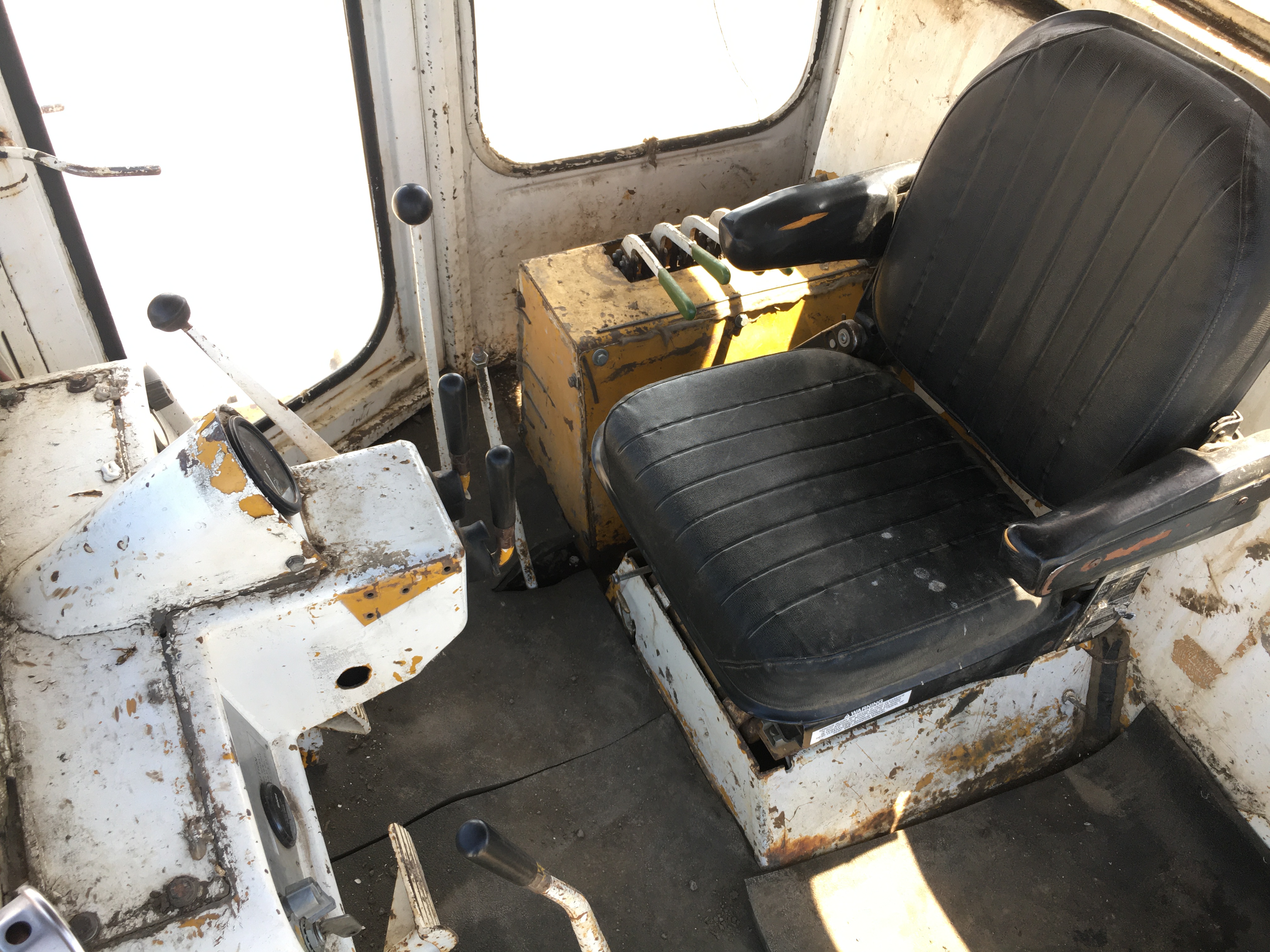 ./imagenes/INVOICE/2019/16680/TRACTOR CAT D6C (25).JPG